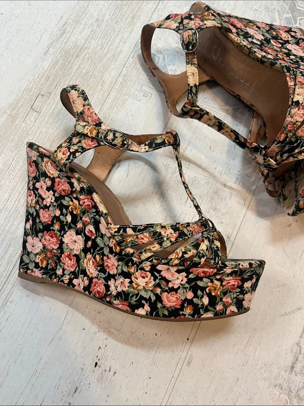 Jeffery Campbell Swan Song Floral Pront Wedges Size 40 US 9.5